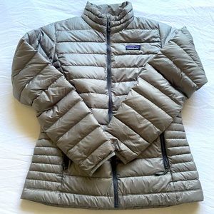 Patagonia Down Jacket - like new condition. Grey in colour, women’s size small.